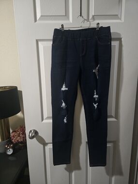 NWOT JVINI Dark Blue Skinny Jeans with Distressed Knees